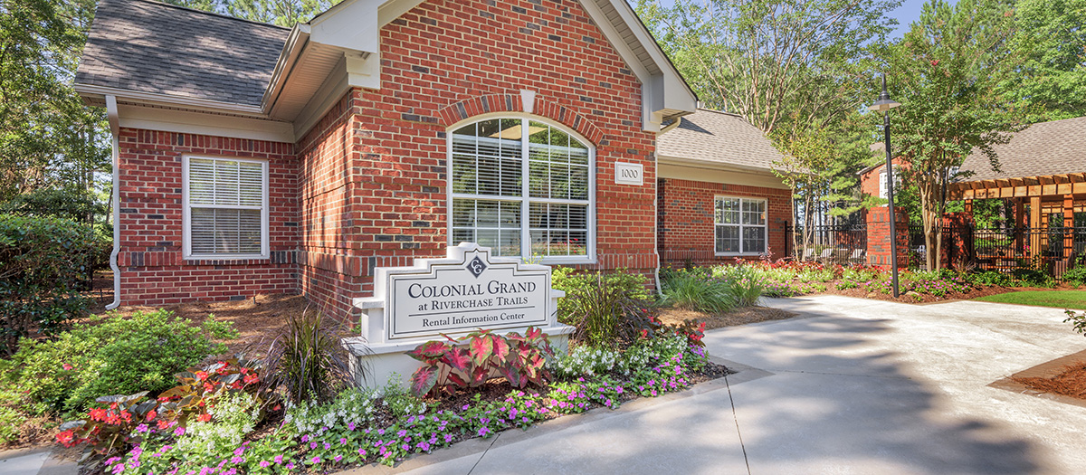 Colonial Grand at Riverchase Apartments in Birmingham, AL MAA