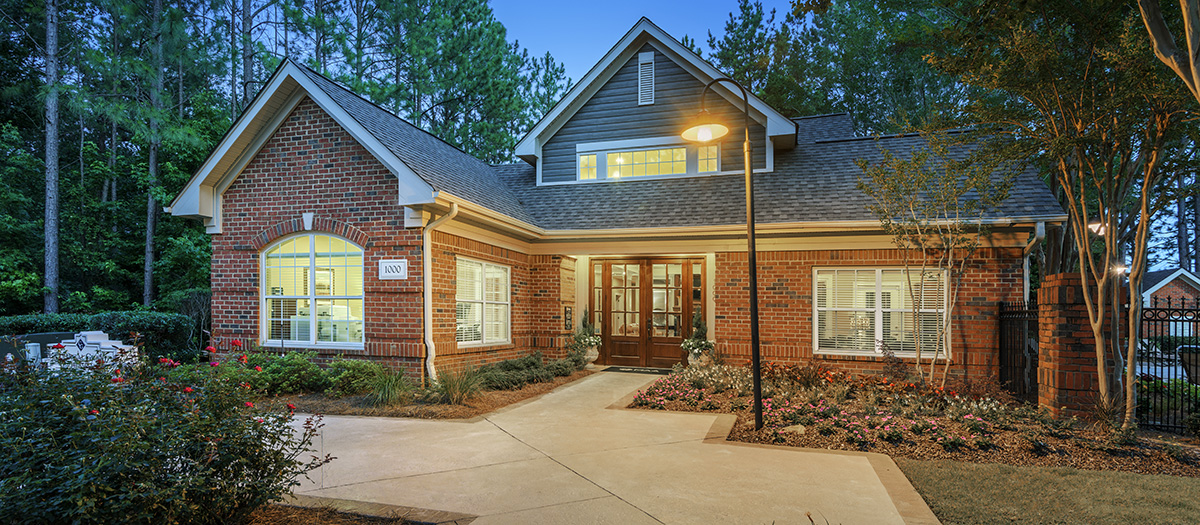 Colonial Grand at Riverchase Apartments in Birmingham, AL MAA