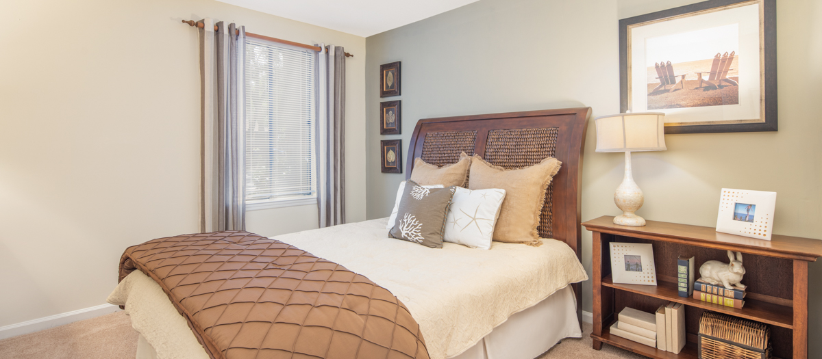 Colonial Village at Marsh Cove | Luxury Apartments in Southside